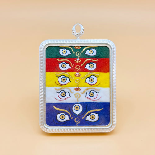 五路財神法眼方形手繪描金佛牌銀色款正面圖，展示五層彩色法眼、描金線條及銀色外框。
