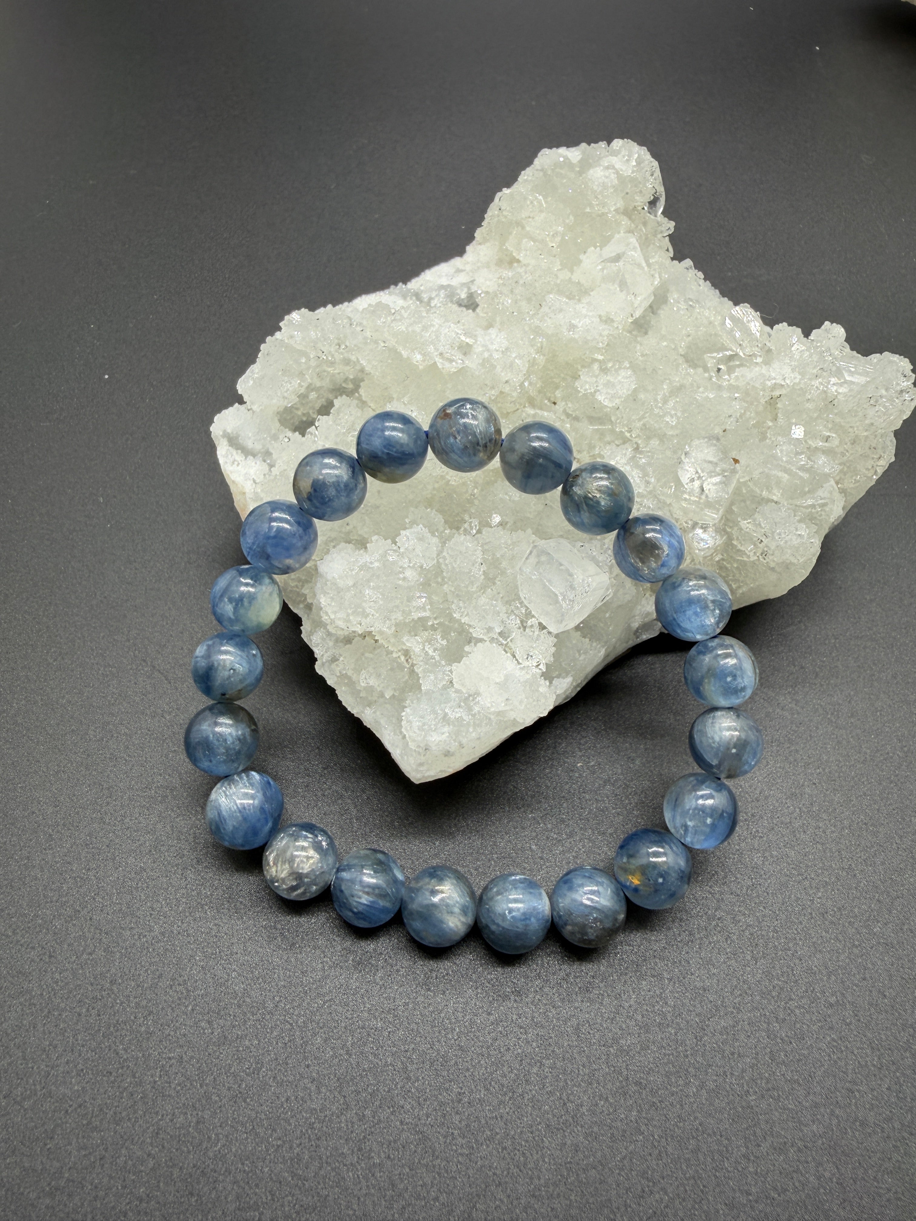 黃金祖母共生藍晶 (8.5mm)