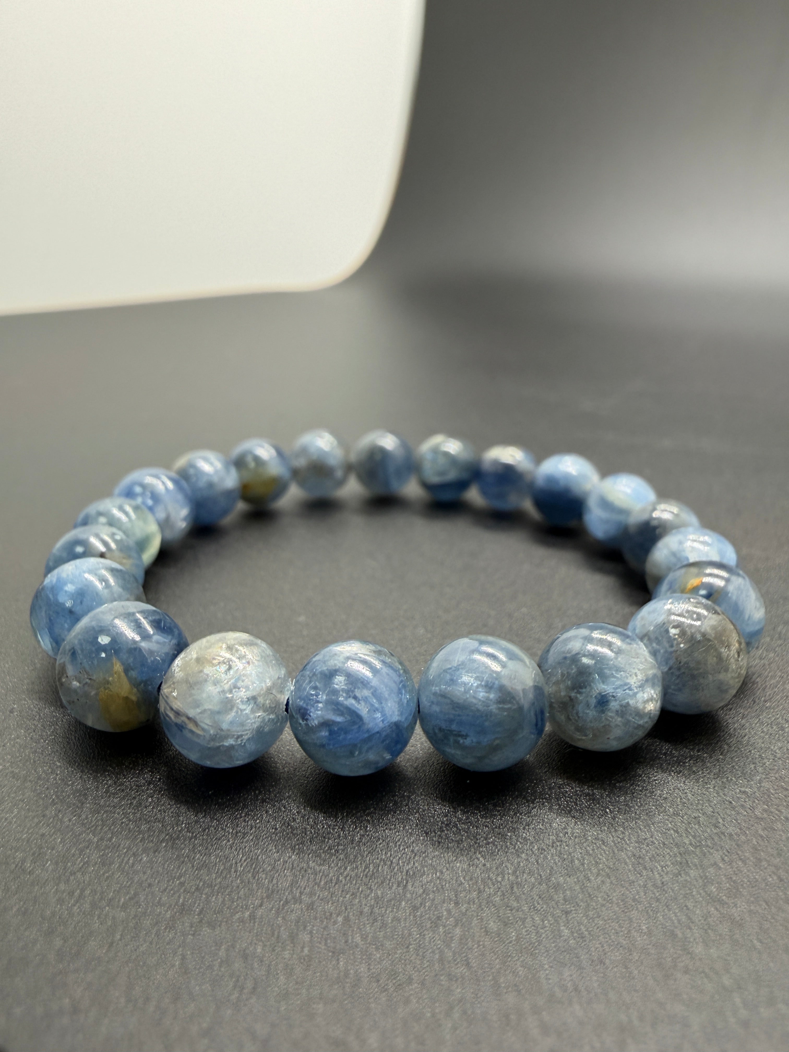 黃金祖母共生藍晶 (8.5mm)