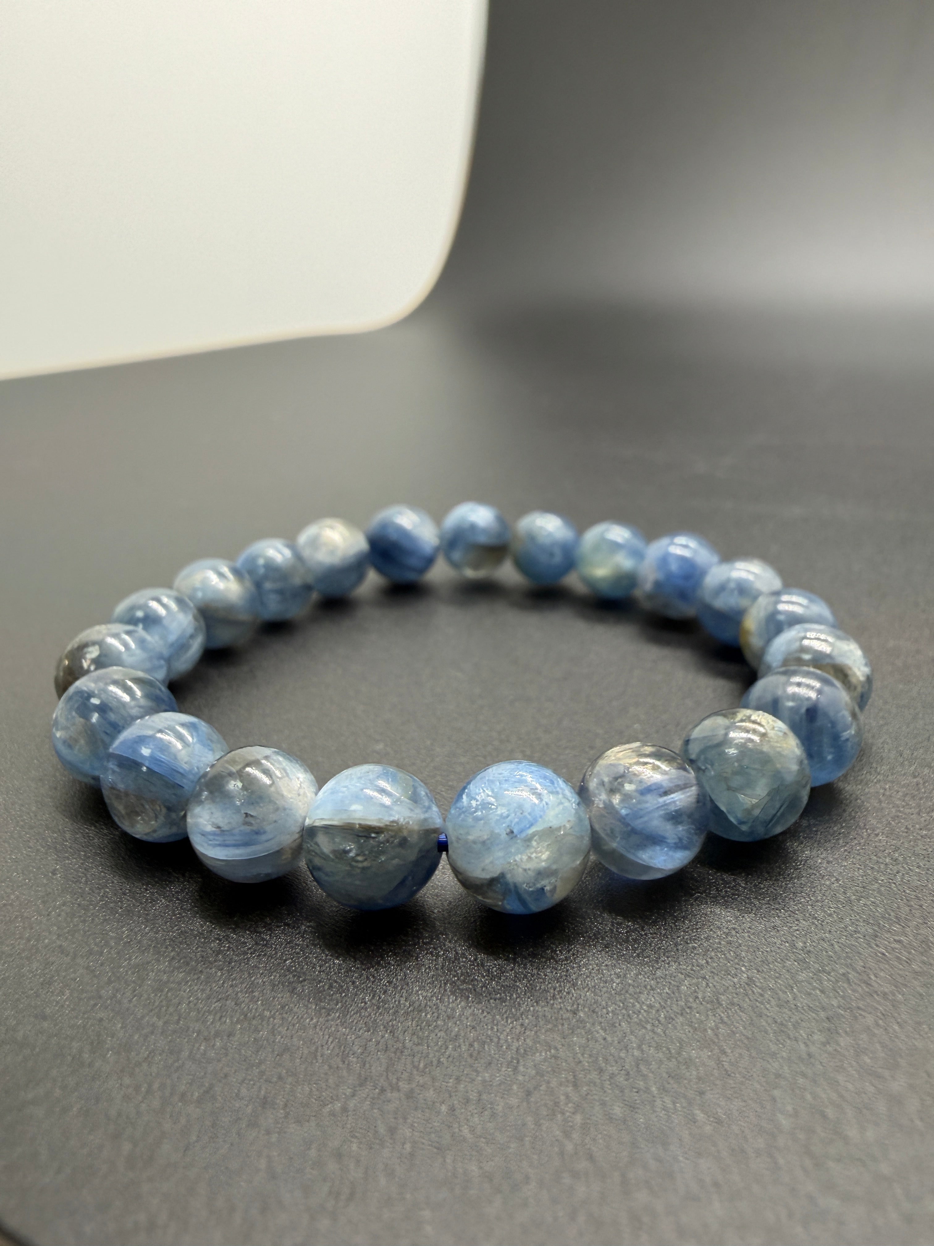 黃金祖母共生藍晶 (8.5mm)