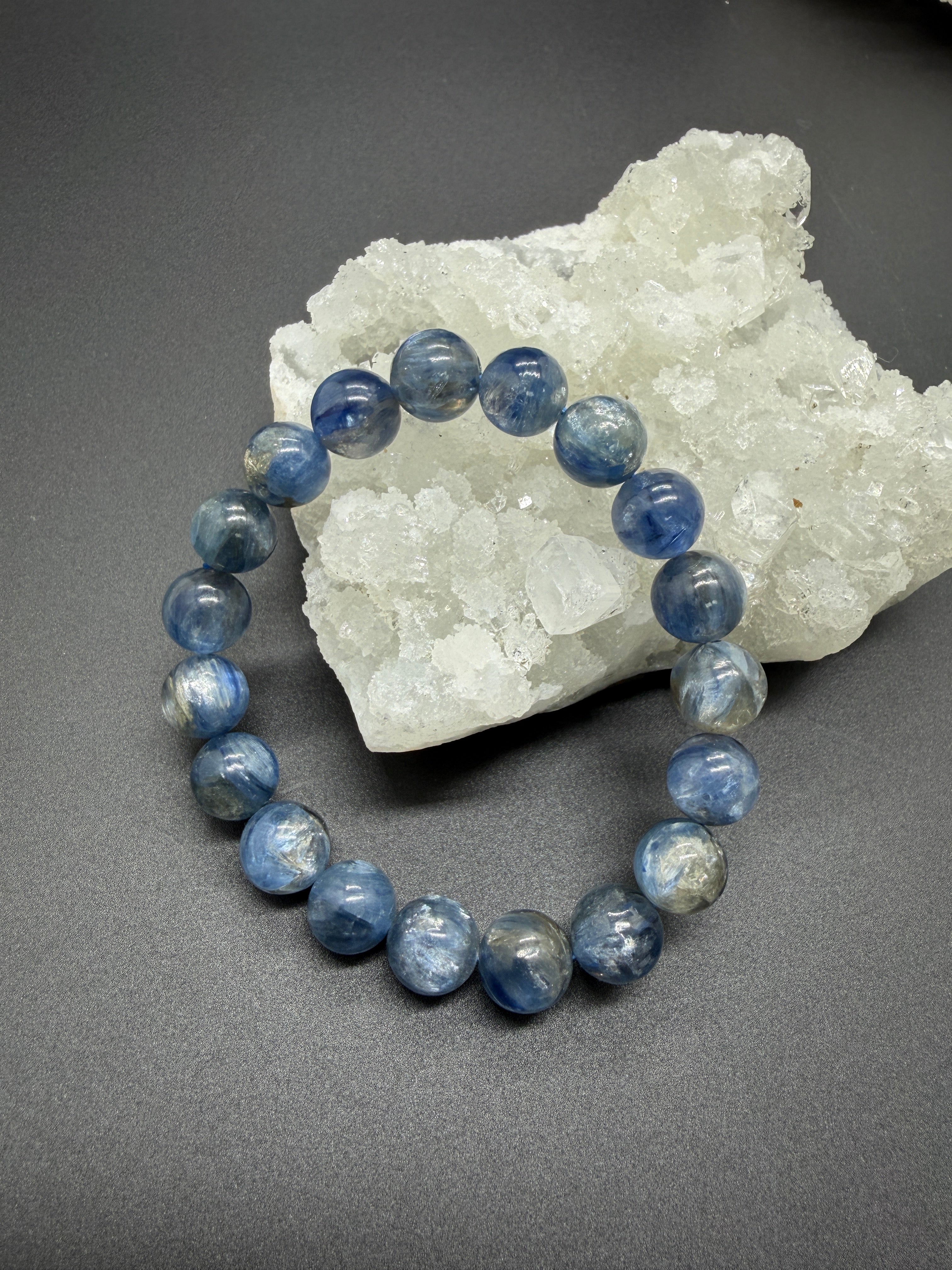 黃金祖母共生藍晶 (9.4mm)