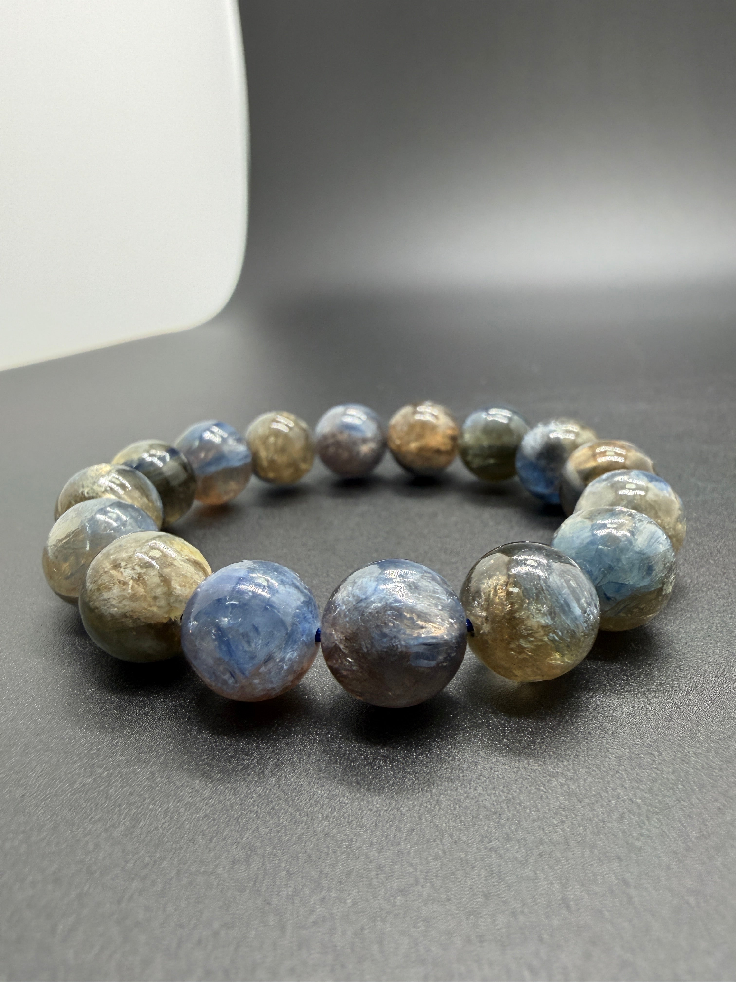 稀有黃金祖母共生藍晶 (12.3mm)